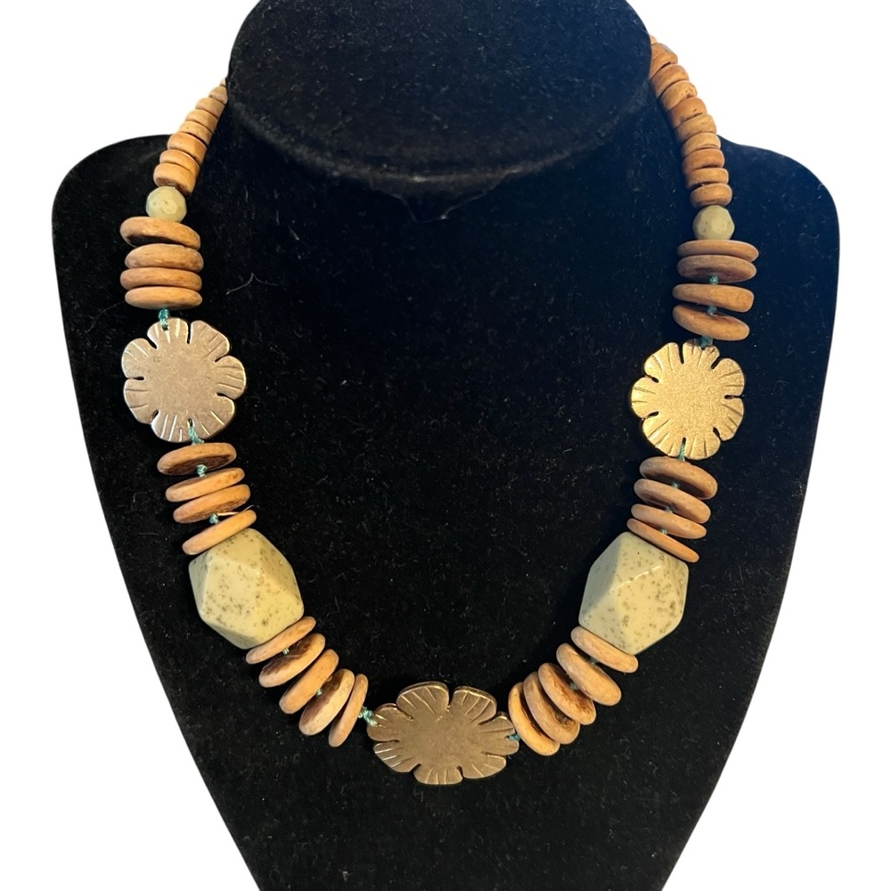 Lucky Brand Tan and Gold Floral Chunky Necklace